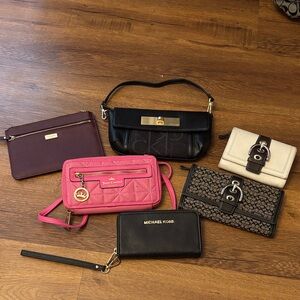 Wallet and wristlet bundle